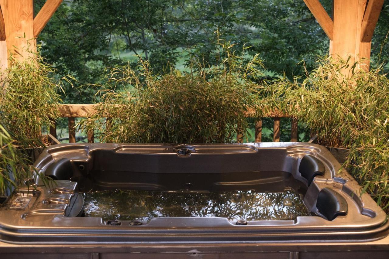 Le Domaine Des Pres Verts Suites & Chambres Avec Jacuzzi Privatif Jouey Kültér fotó