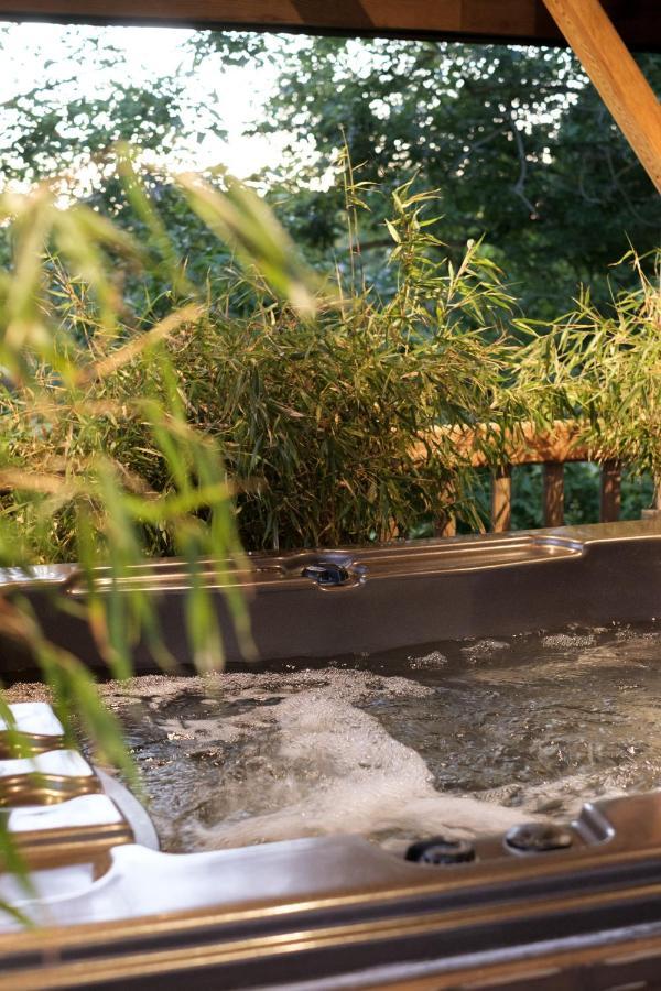 Le Domaine Des Pres Verts Suites & Chambres Avec Jacuzzi Privatif Jouey Kültér fotó